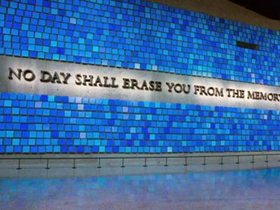 911メモリアル・ミュージアム 青い壁