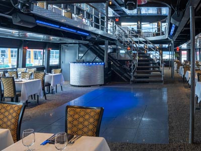 カジュアル・ディナークルーズ　船の上